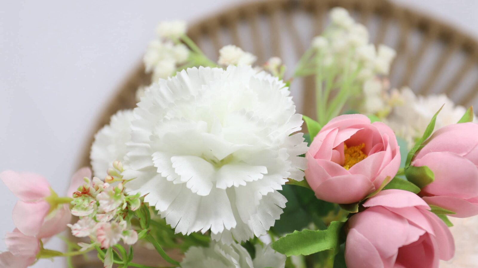Hochzeitsstrauß aus künstlichen Blumen